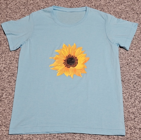 None Tops - NWOT Sunflower Graphic Tee Light Blue Floral Summer T-Shirt M / S